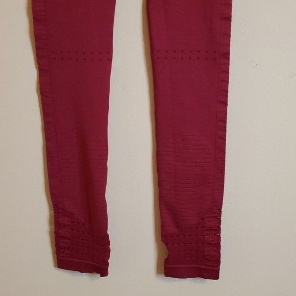 Gymshark Energy Magenta High waisted cropped athletic leggings size XS - Picture 7 of 12